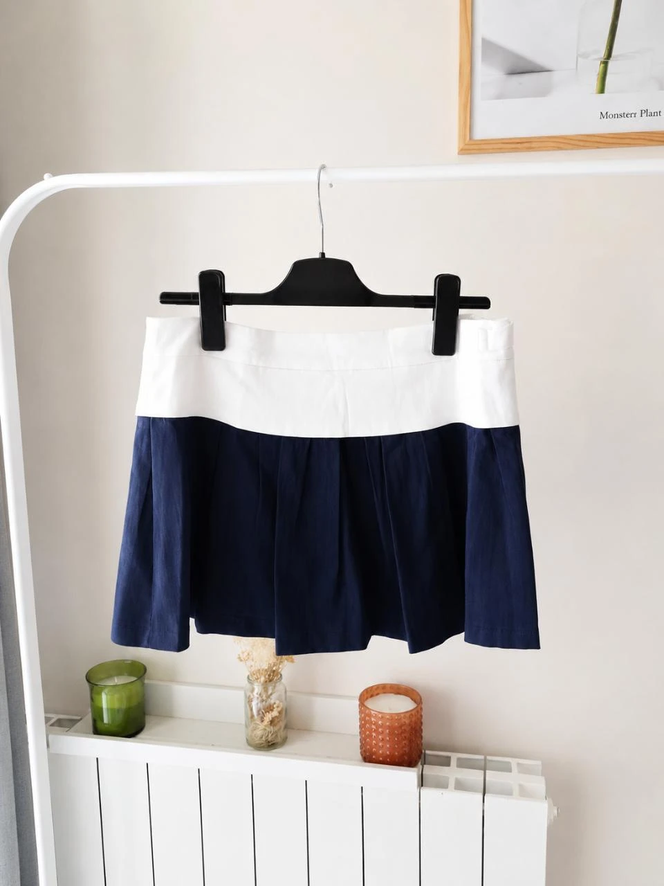 Saia Boohoo nova T40 azul marinho e branca estilo preppy – photo 2